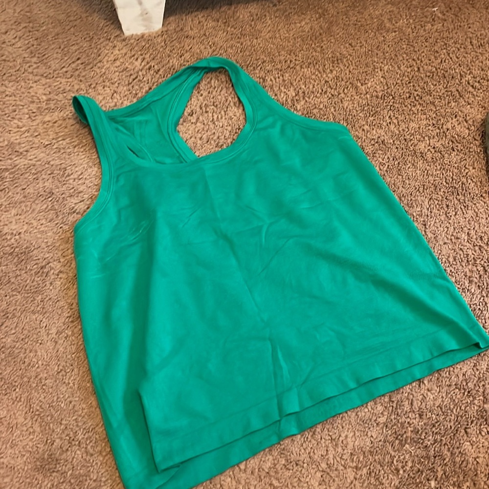 Size 8 race length lulu tank gently used
